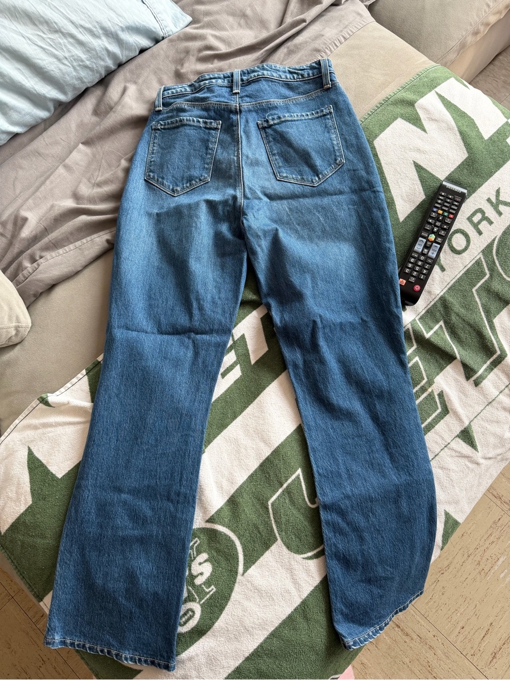 L'AGENCE Blue Flare Jeans - Picture 3 of 4